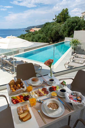 DEAMARIS Breakfast 3890